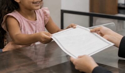 Como solicitar a certidão do distribuidor judicial referente à tutela e curatela?